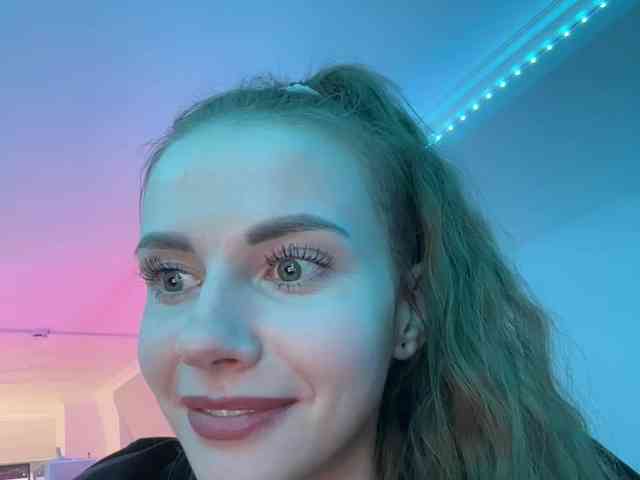Модель: VikkiExtraCheese