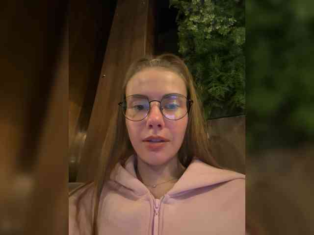 VikkiExtraCheese webcam