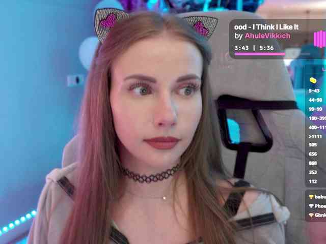 VikkiExtraCheese webcam