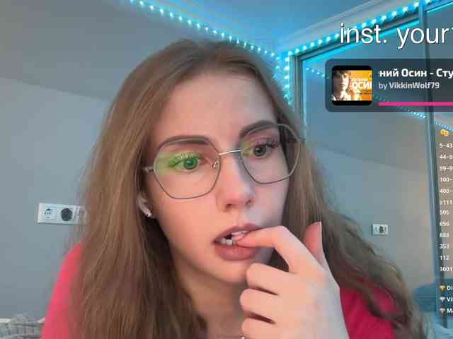 VikkiExtraCheese webcam