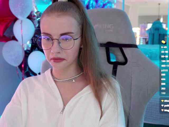 VikkiExtraCheese webcam