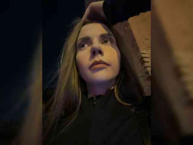 VikkiExtraCheese webcam