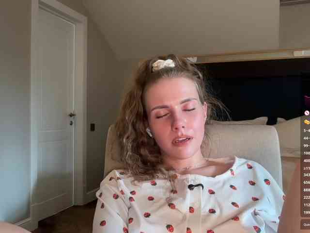 VikkiExtraCheese webcam