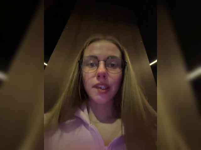 Модель: VikkiExtraCheese