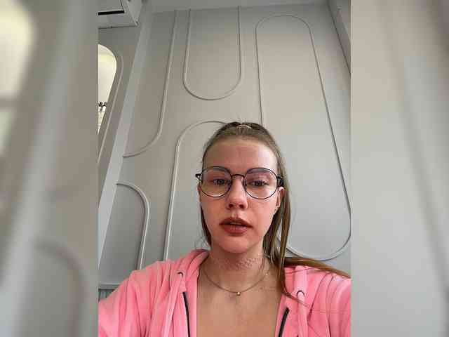 Модель: VikkiExtraCheese