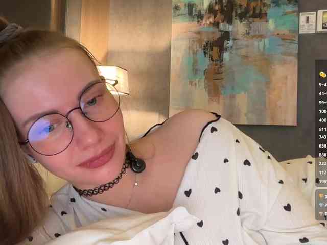 VikkiExtraCheese webcam