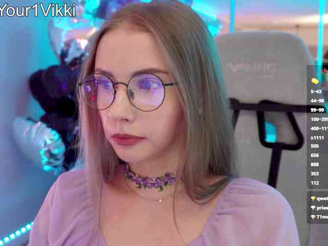 Модель: VikkiExtraCheese