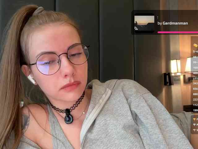 VikkiExtraCheese webcam