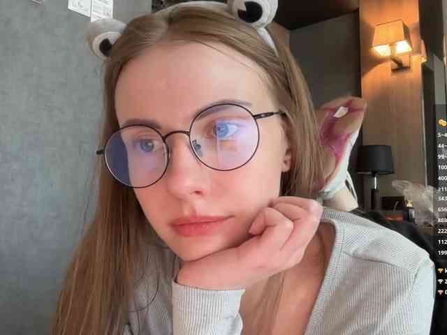 VikkiExtraCheese webcam