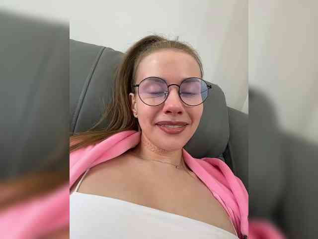 Model: VikkiExtraCheese