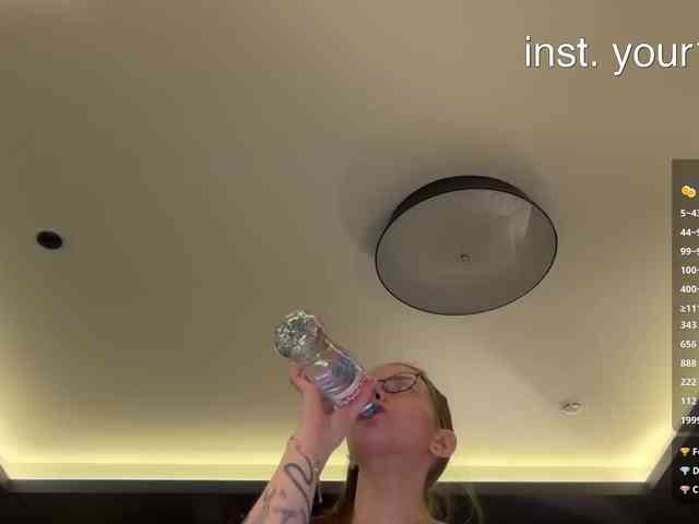 Модель: VikkiExtraCheese