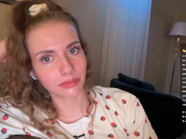 VikkiExtraCheese webcam