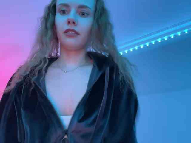 Модель: VikkiExtraCheese