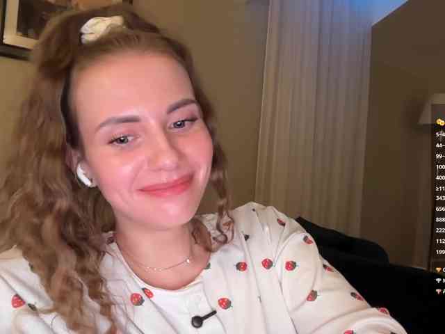 VikkiExtraCheese webcam