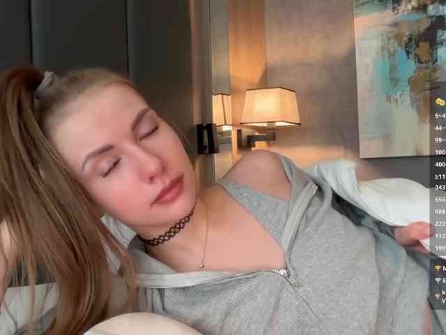 VikkiExtraCheese webcam