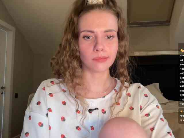 VikkiExtraCheese webcam