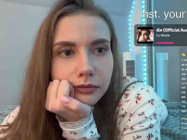 VikkiExtraCheese webcam