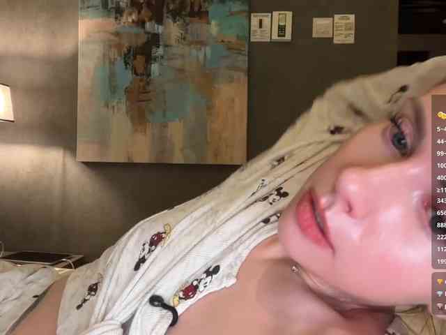 VikkiExtraCheese webcam