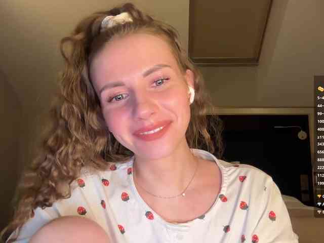 porno webcam -VikkiL0vesCheese-