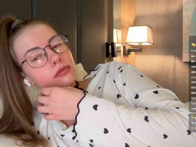 VikkiExtraCheese webcam