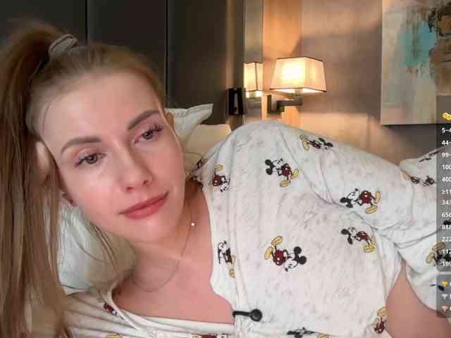 VikkiExtraCheese webcam