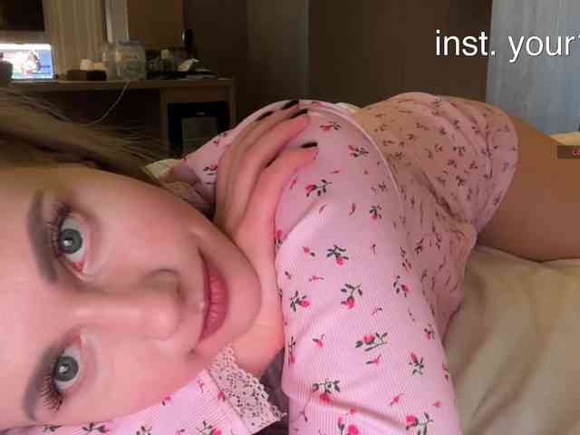 VikkiExtraCheese webcam