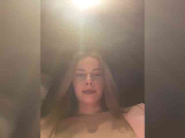 VikkiExtraCheese webcam