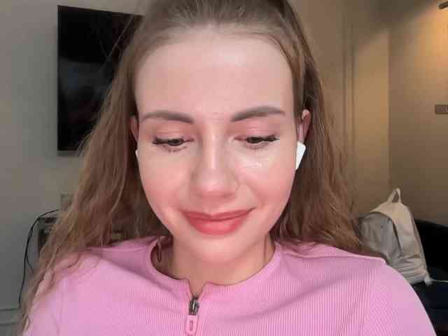 VikkiExtraCheese webcam