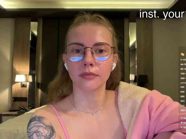 VikkiExtraCheese webcam