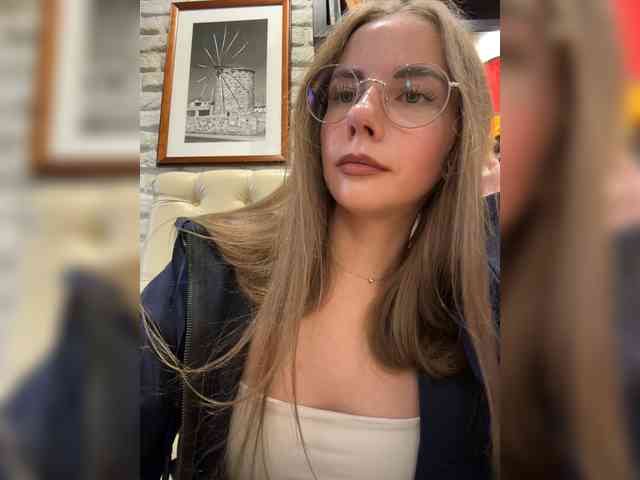 Модель: VikkiExtraCheese