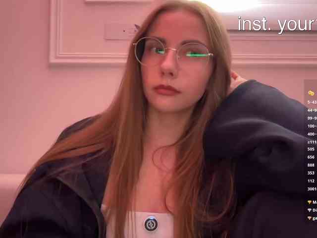 Model: VikkiExtraCheese