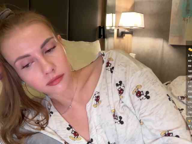 VikkiExtraCheese webcam