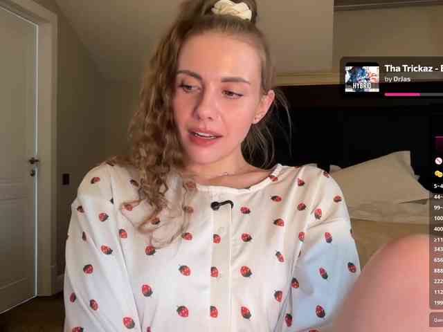 VikkiExtraCheese webcam