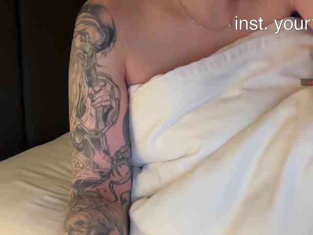 -VikkiL0vesCheese- Sex Cam Show