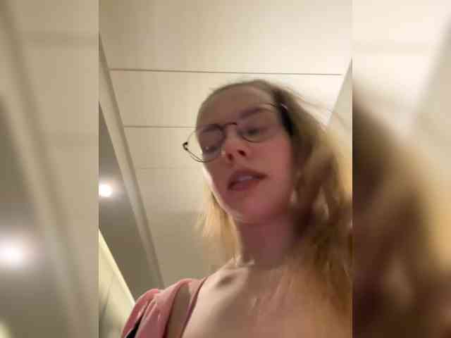 VikkiExtraCheese webcam