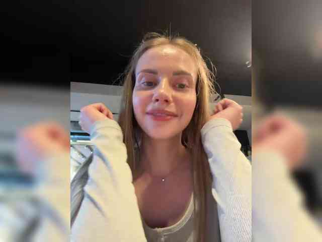 VikkiExtraCheese webcam