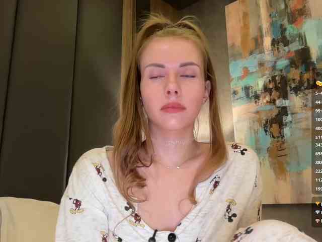 VikkiExtraCheese webcam