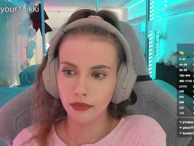 Модель: VikkiExtraCheese
