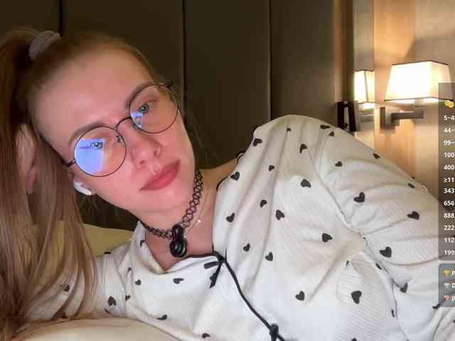 VikkiExtraCheese webcam