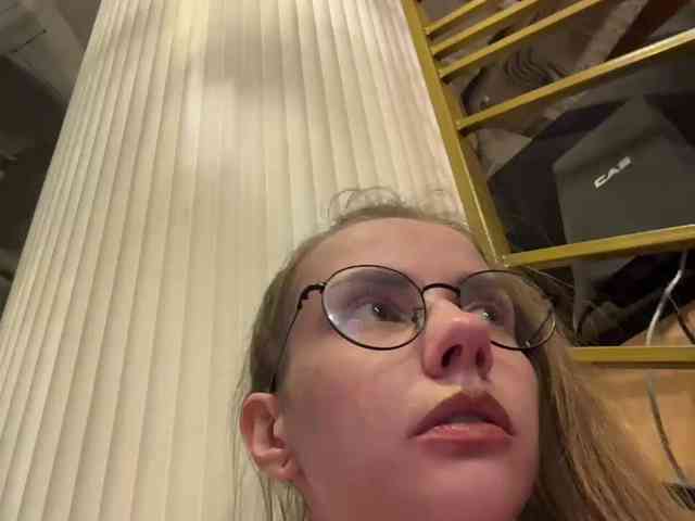 Model: VikkiExtraCheese