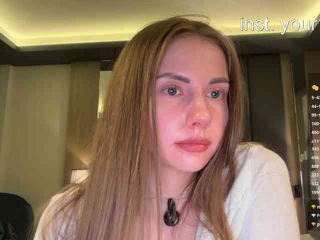 Model: VikkiExtraCheese