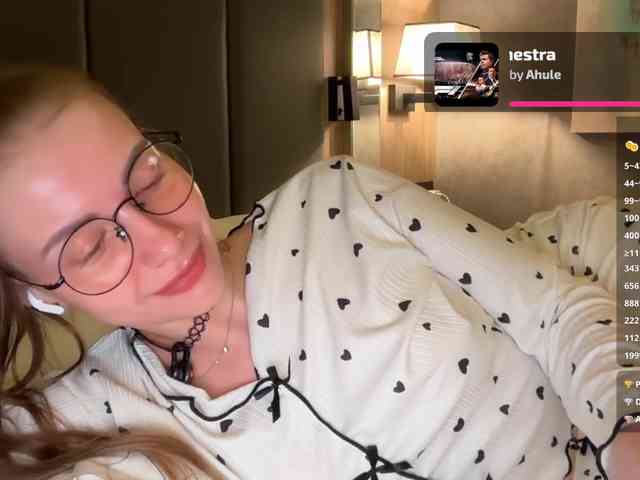 VikkiExtraCheese webcam