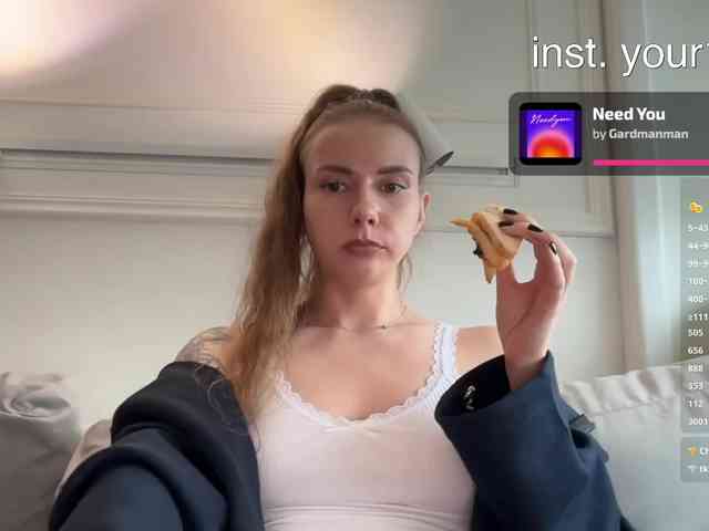 VikkiExtraCheese webcam