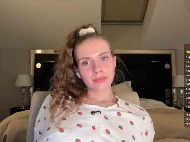 VikkiExtraCheese webcam