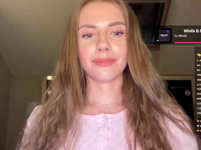 VikkiExtraCheese webcam