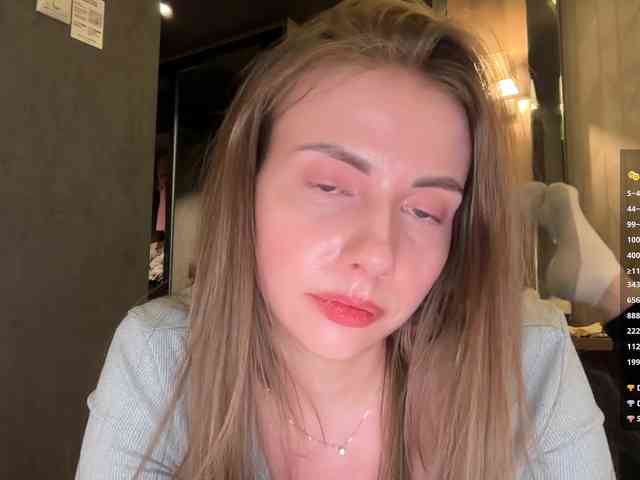 VikkiExtraCheese webcam