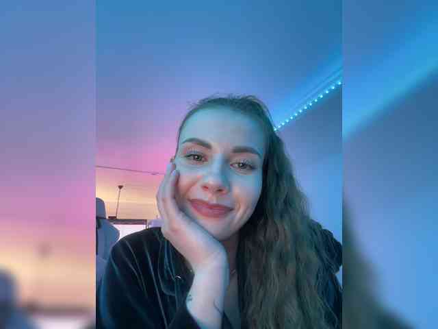 VikkiExtraCheese webcam
