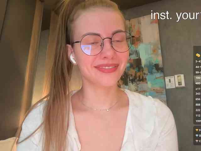 Модель: VikkiExtraCheese