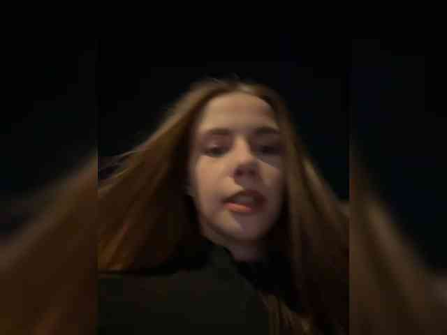 VikkiExtraCheese webcam