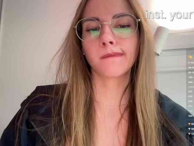 Model: VikkiExtraCheese